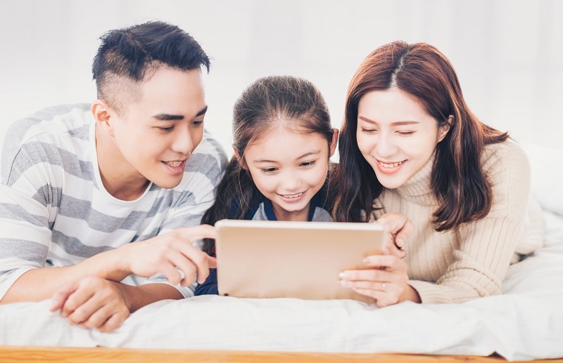 Parenting in the Digital Age: Balancing Screen Time and Family Time